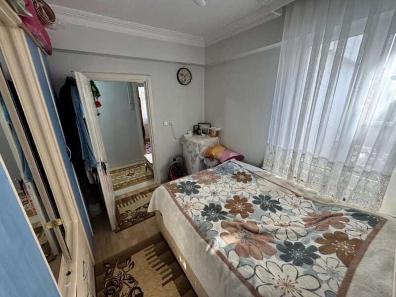 Bahçelievler Çobançeşme'de E5'e Yakın - 3+1 90m2 Satılık Daire
